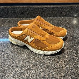 New Balance 2002r Mule